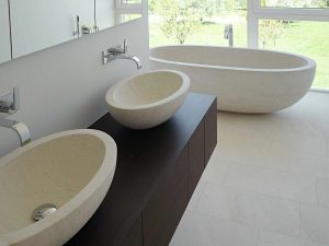 kalkstein-inspiration-mokka-creme-badezimmer